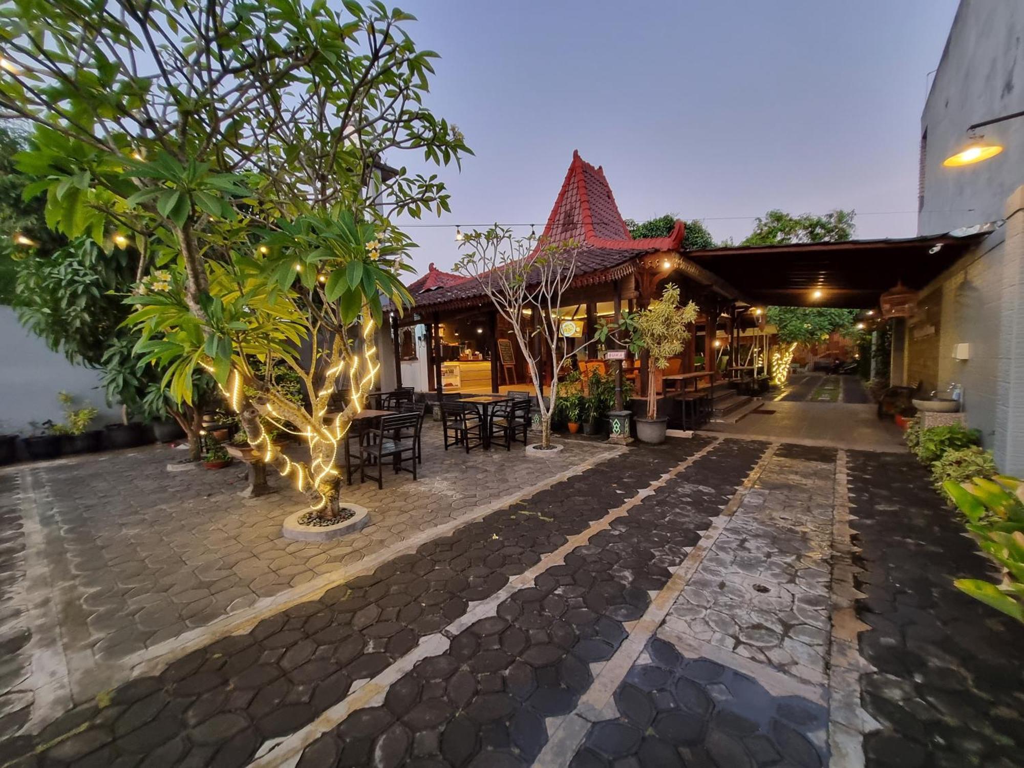 Omah Nayan Hotel Maguwo Exterior photo